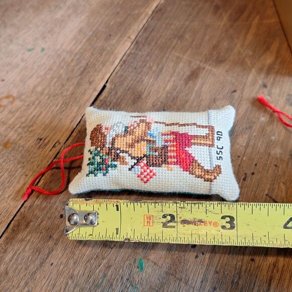 VTG 1990 HESTIA Hand Made Embroidered Santa Claus Pillow Ornaments 3" Long - Picture 10 of 16